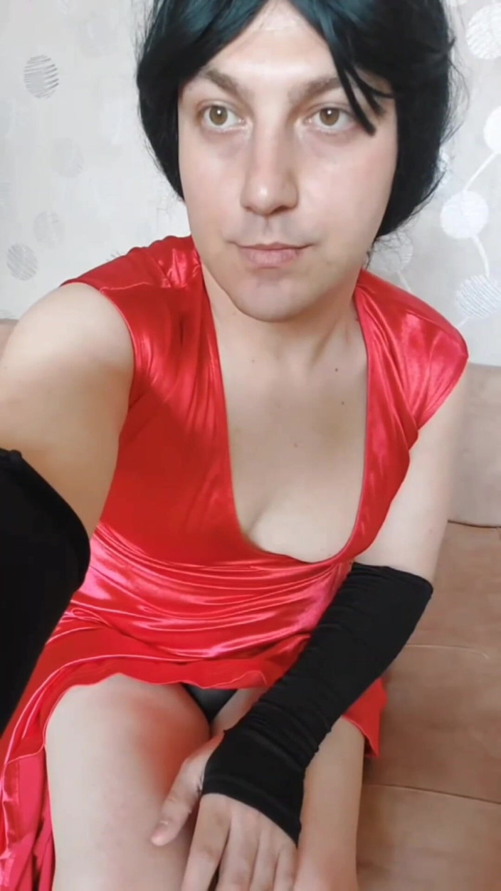 Kitty_Cross: Crossdresser paha lezat gaun merah