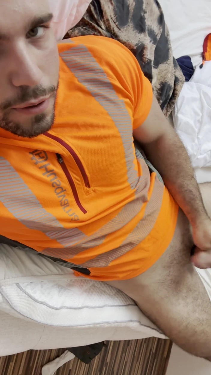 Tyler Blake: Hivis中的伐木工撸管他的大鸡巴和肌肉崇拜
