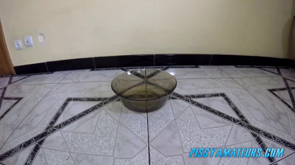 Pissy Amateurs: Beautiful girl fill a bowl