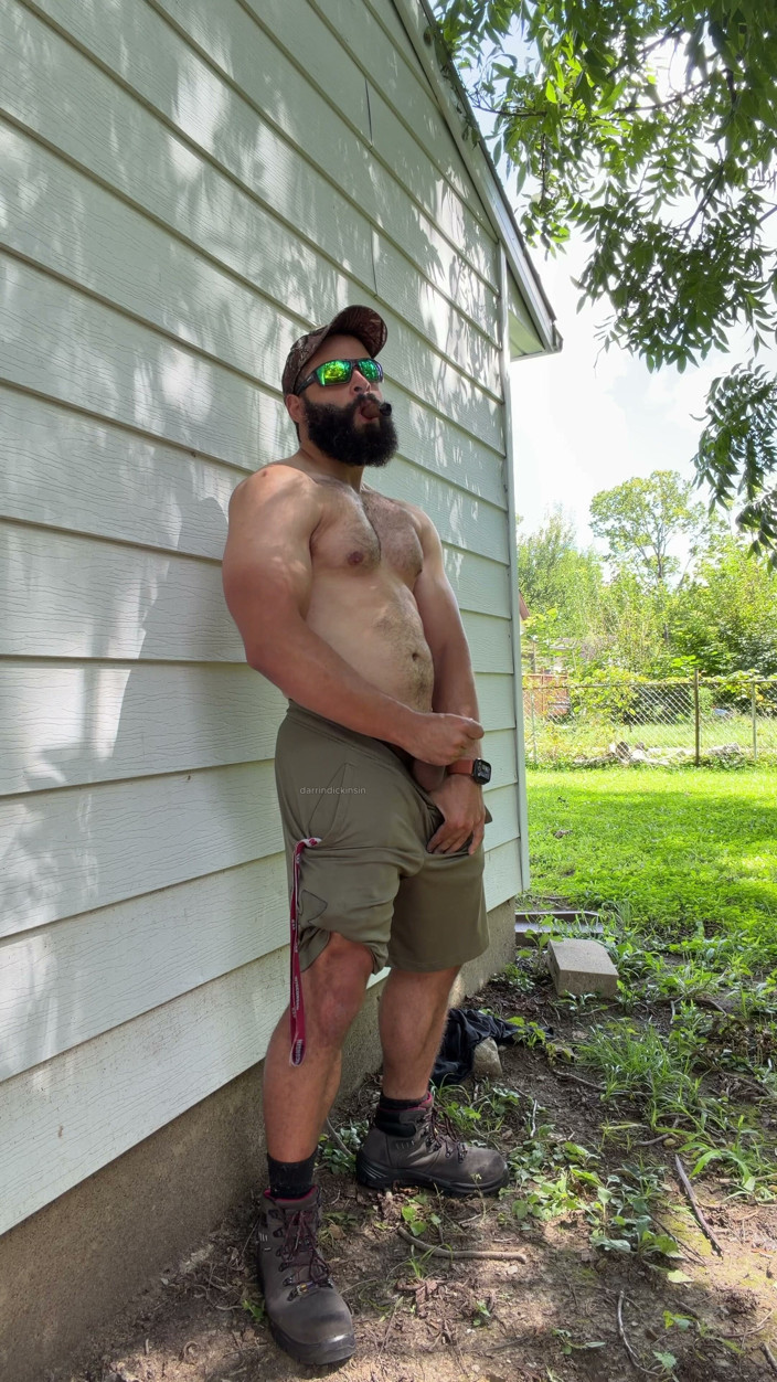 mascbeef95: Bearded Muscle Cub Cigar Cum Outdoors