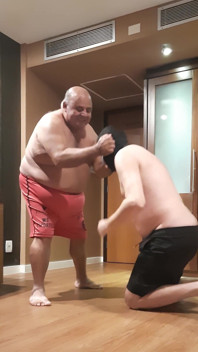 ババがジョバーを罰する乱闘