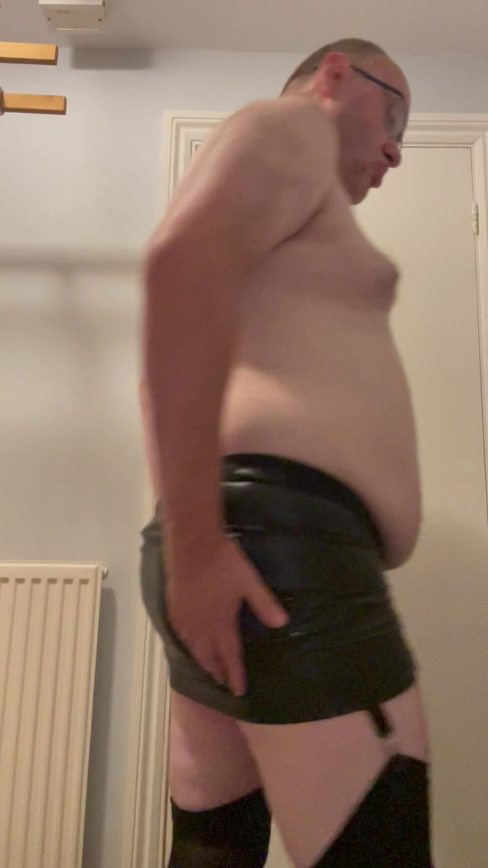 Julian sharp: Джуліан Шарп з чорними панчохами