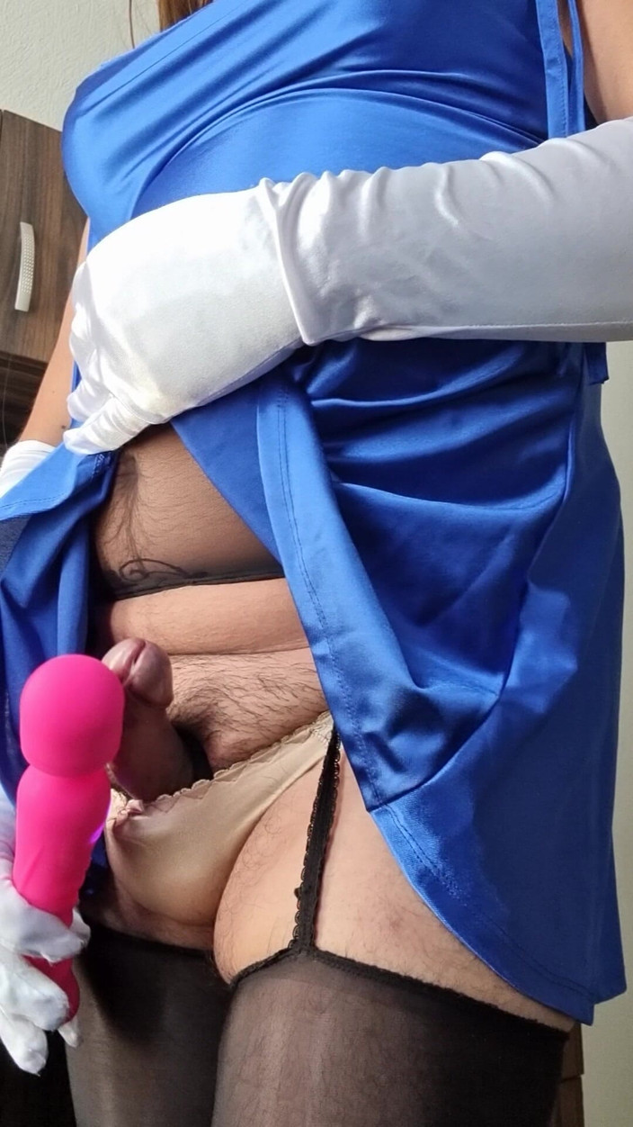 My panties: 青いサテンドレスとナイロンランジェリーでシシーミルクを射精するまで手を使わずマスターベーション