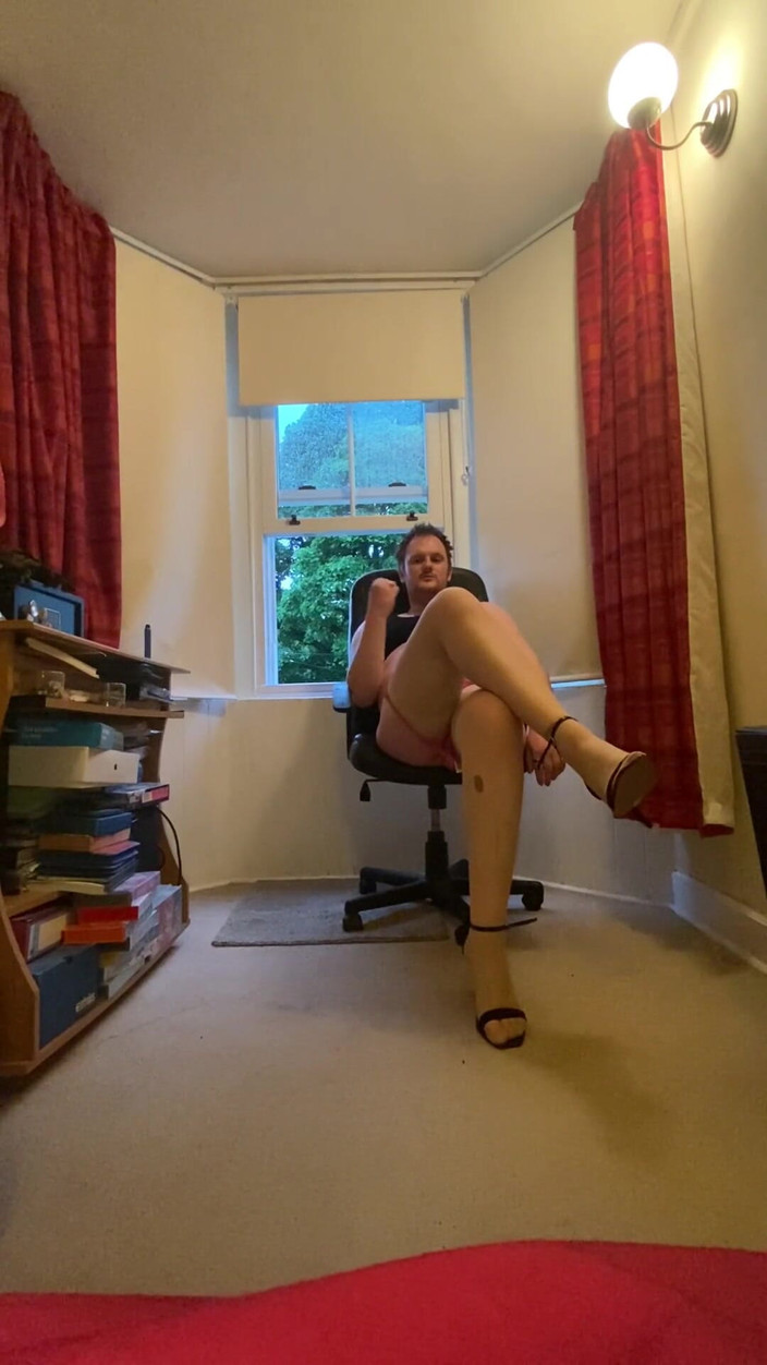 Ava Maxwell: JOI v tan punčochách 