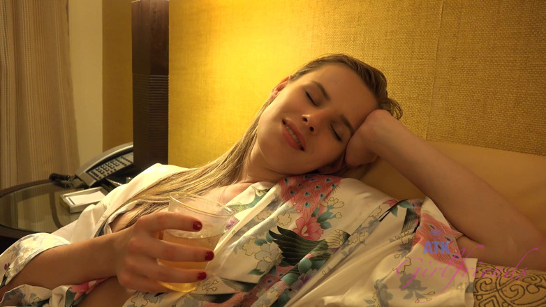 ATK Fans (Girlfriends): Vacanza virtuale con così bella Jillian Janson 9/10