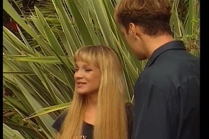 Perv Milfs n Teens: Sandy prend 30 horndogs avec Sandy - MILF pervers, ados