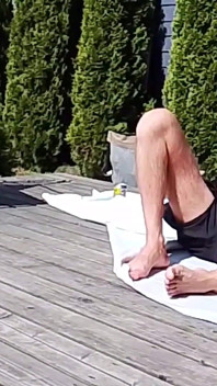 Vacanze con la matrigna nel cortile di fronte ai vicini