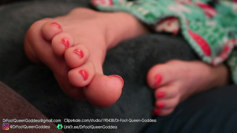 Dr. Foot Queen Goddess: Tălpi relaxante pe canapea, partea 3