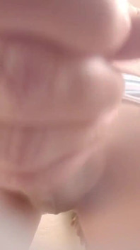 Leg je gezicht op mijn pik zodat ik op je klaarkom - cumshot compilatie