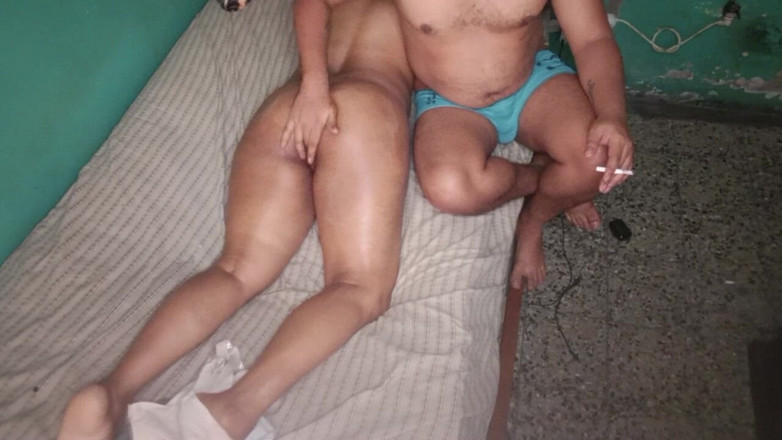 BigassMILF40: Masaj cremos pentru o mamă sexy brunetă cu un cur...