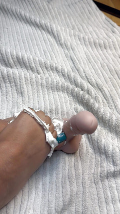 Latina mala: Hraní s dick my hračkou