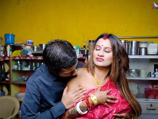 Desi Bold Movies: 德西喀拉拉邦人妻在厨房和她的小穴重口味性爱 完整影片