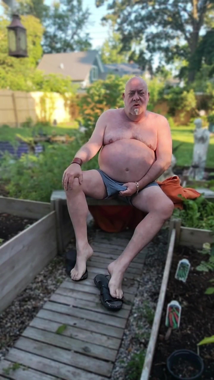 beardaddychub: เพลิดเพลินกับสนามหลังบ้านของกู - แก้ผ้า!
