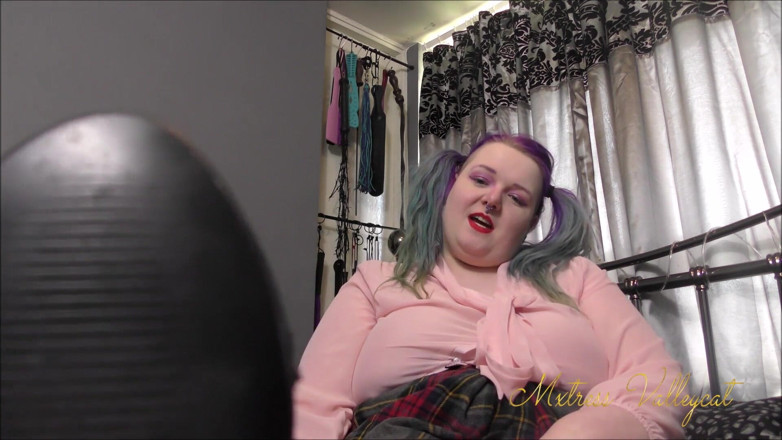 Mxtress Valleycat: La vengeance de Sweet Mx Valleycat sur le directeur pervers
