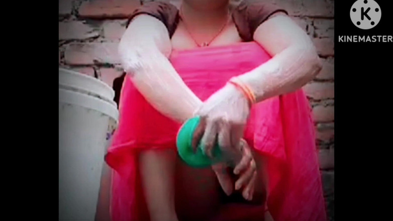 TricolorMusic3: Heißes schönes sexy mädchen badet ihre heißen möpse mit wasser,...