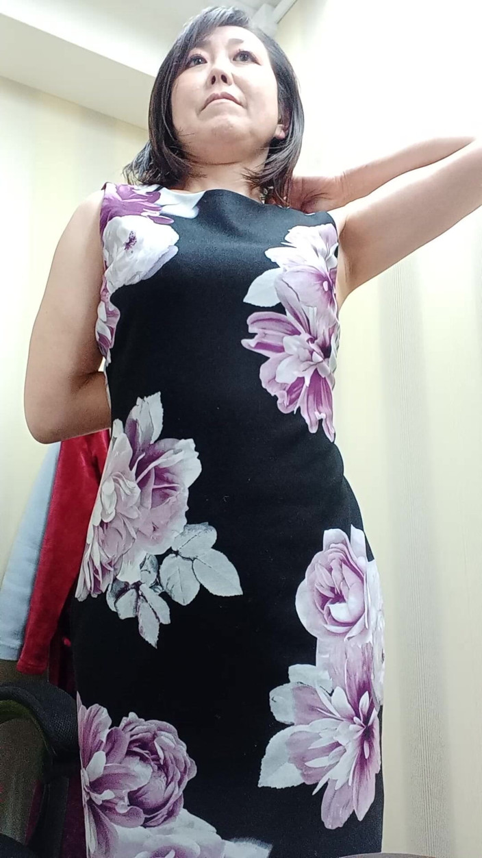Mayumi Kanzaki: Mature Woman Changing Clothes