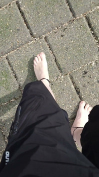 Bosí v zářijovém Severním moři ve Wangerlandu