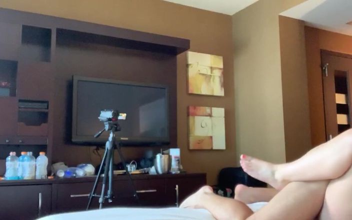 Sensual productions: MILF W stora tuttar får stor kuk i Vegas