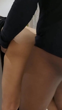 Cam2_ 비즈니스 우먼이 테이블에서 몸을 구부리고 섹스