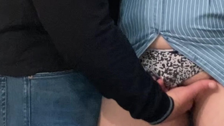 Niki studio: Orang Asing Sesat Menggosok Vagina Saya Di Kereta Bawah Tanah...