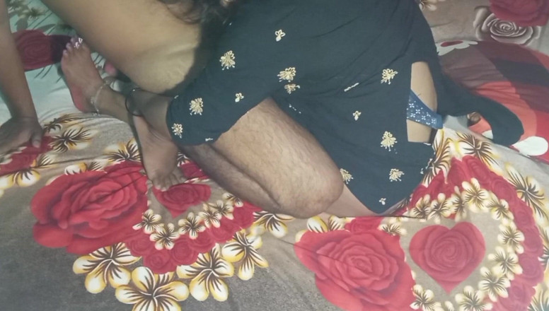 Manjushukla: Çok çekici yaraklı kadın Hintli yenge