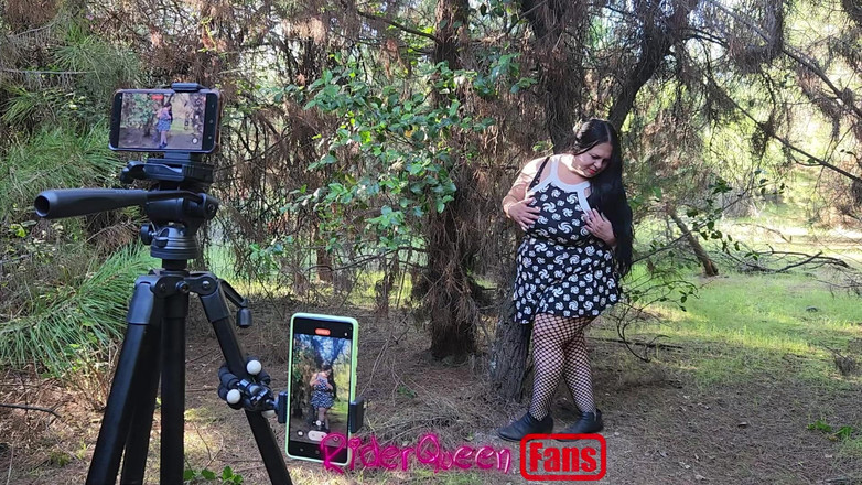 Riderqueen BBW Step Mom Latina Ebony: Riderqueen alleen, buitenshuis, video's voor fans