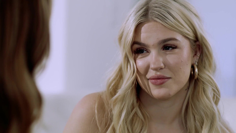 SweetheartVideo: Lesbisk adv. äldre kvinnor yngre flickor 18 scen 1 älskande tjejer