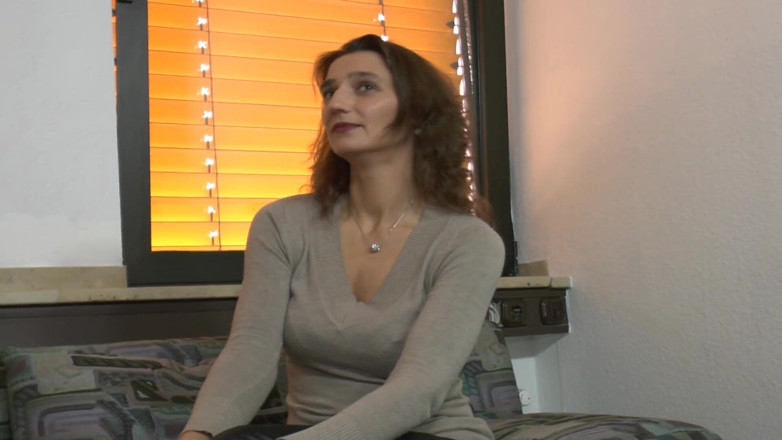 Deutsche Frauen: Verbluffende Duitse milf masturbeert in solo-actie