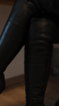 Sind Sie Ein Fetischist Für Hohe Lederstiefel Und Latex? Herrin Julia