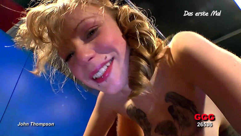 GGG John Thompson Studio: Ggg John Thompson - gata tatuada engole porra e é fodida com...