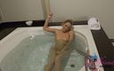 ATK Girlfriends: Vacanță virtuală în Las Vegas cu Khloe Kapri 1/3