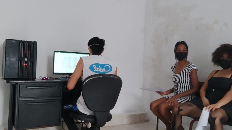 NEGRITA SEXY: Vedoucí lidských zdrojů svádí nové aspirující sekretářky