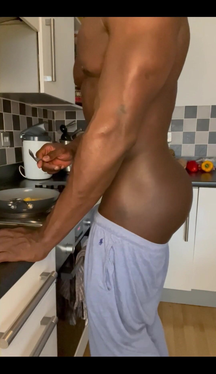 Afro Black XXX: Langkah yang sangat berani mengingat bahwa aku menggoreng! Bagaimana Hari...
