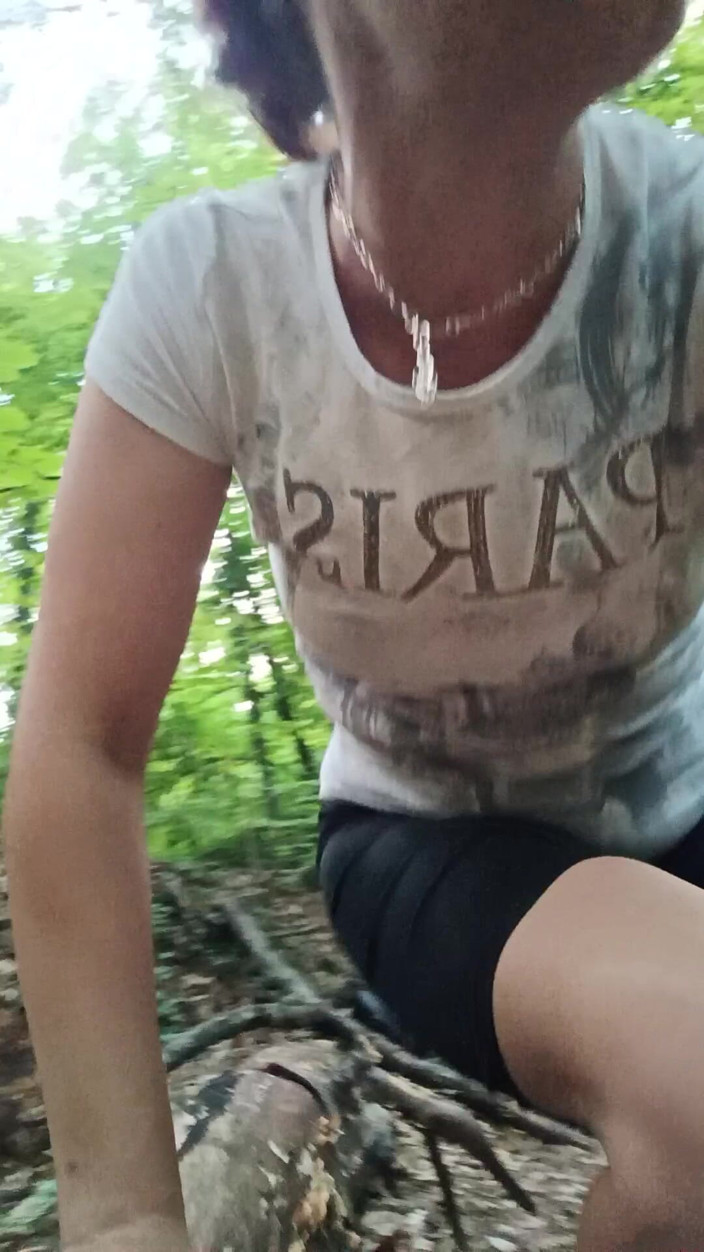 SexyRoxy: Ich masturbiere am Fluss