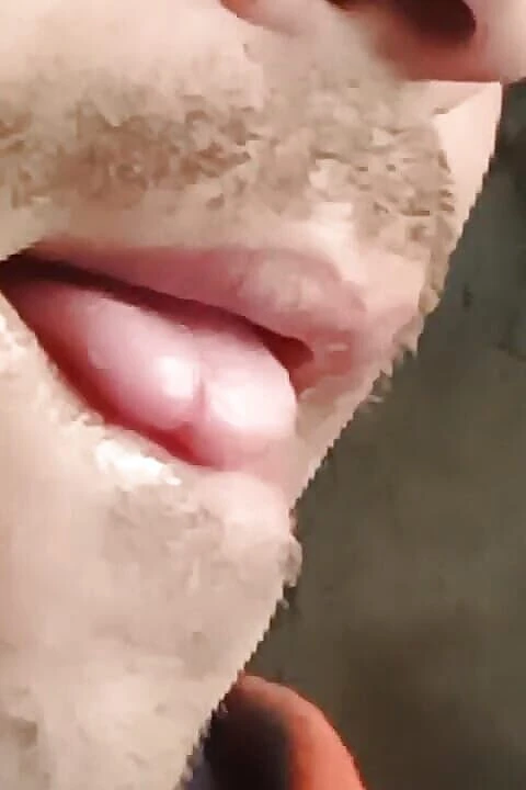 Gangbang straight: Rotes sexy mädchen in den mund gefickt