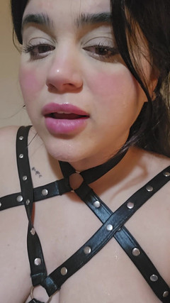 LuciaLatinaGomez: 私が彼の代わりをしゃぶっている間、私のカップをフェイスタイミングで行う