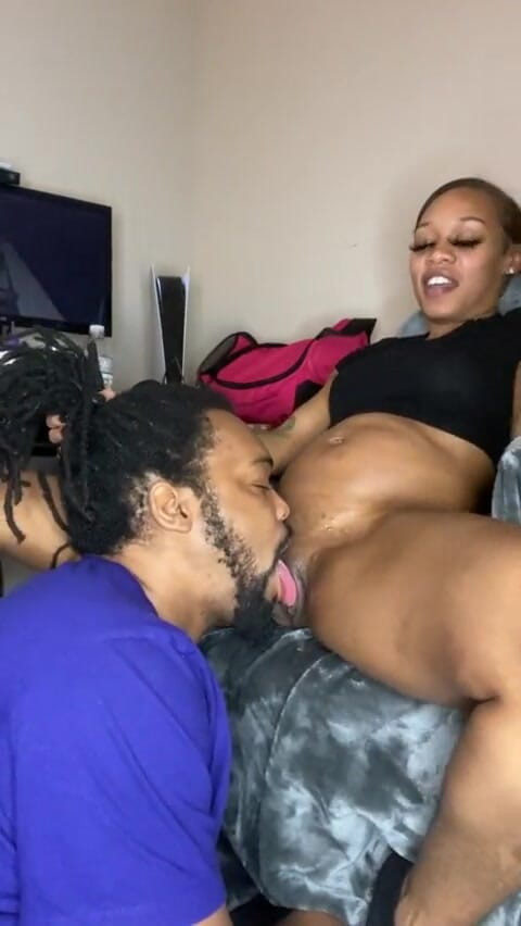SexLoveRed: Marido comiéndose mi coño tan bien