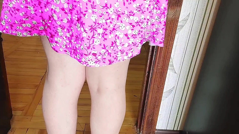 Kitty_Cross: Солодкий транссексуал позує в мереживному халаті на м'якому ліжку