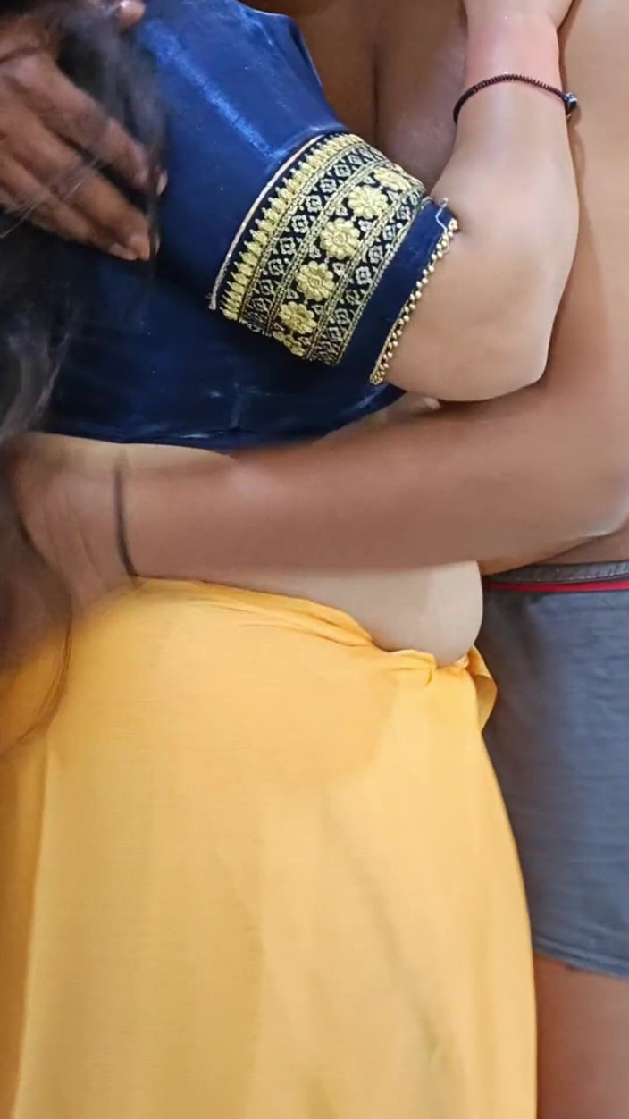 Catchybusty: Celowo zdjąłem Bhabhi Sari
