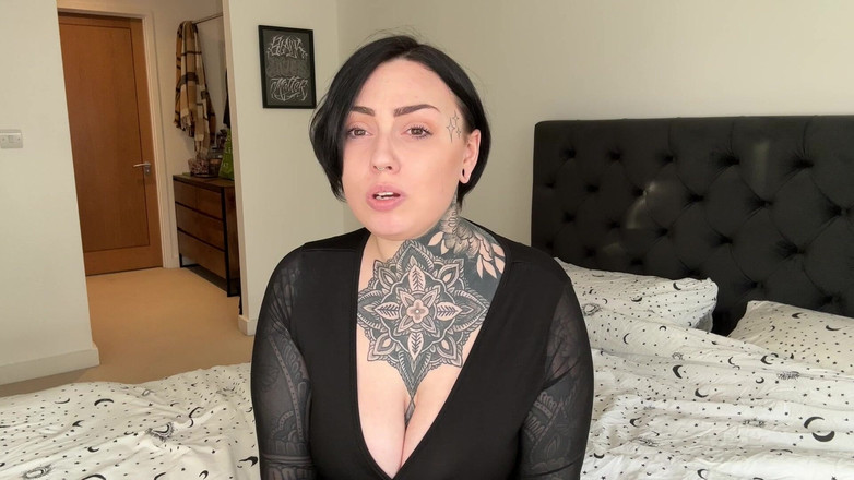 Miss Valentina: 3 kolay e-posta şantaj fantezisi