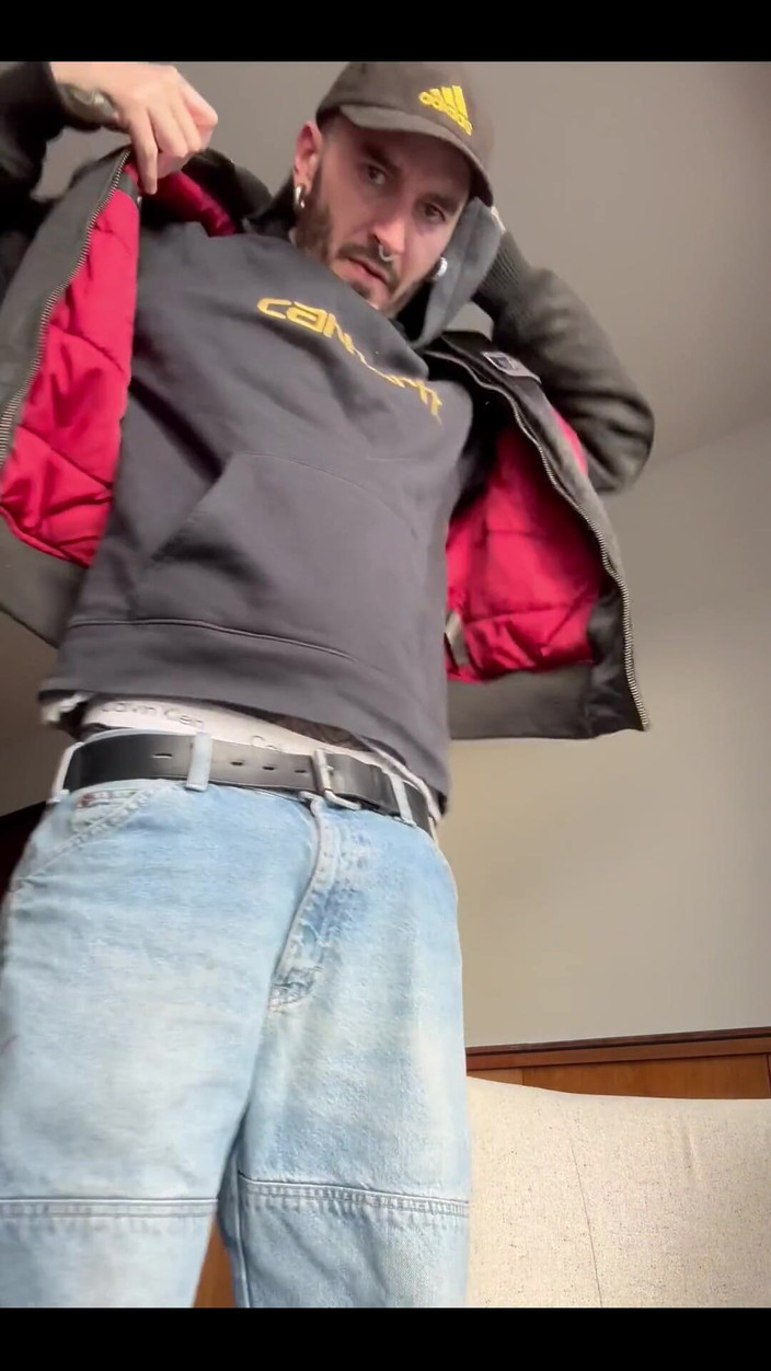 Stallion papi: Assista me masturbando no meu quarto de hotel