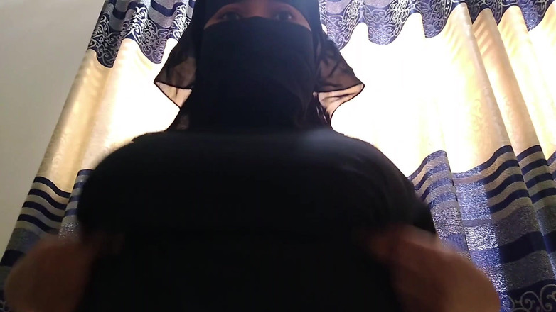 Aria Mia: Chefe fode árabe muçulmana peituda e bunda enorme