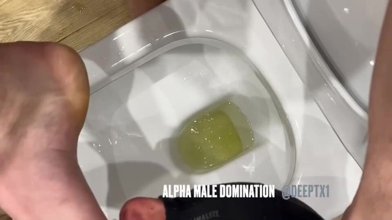 Deeptx1: Lelaki Alpha mengongkek tekak saya dan kencing di muka saya
