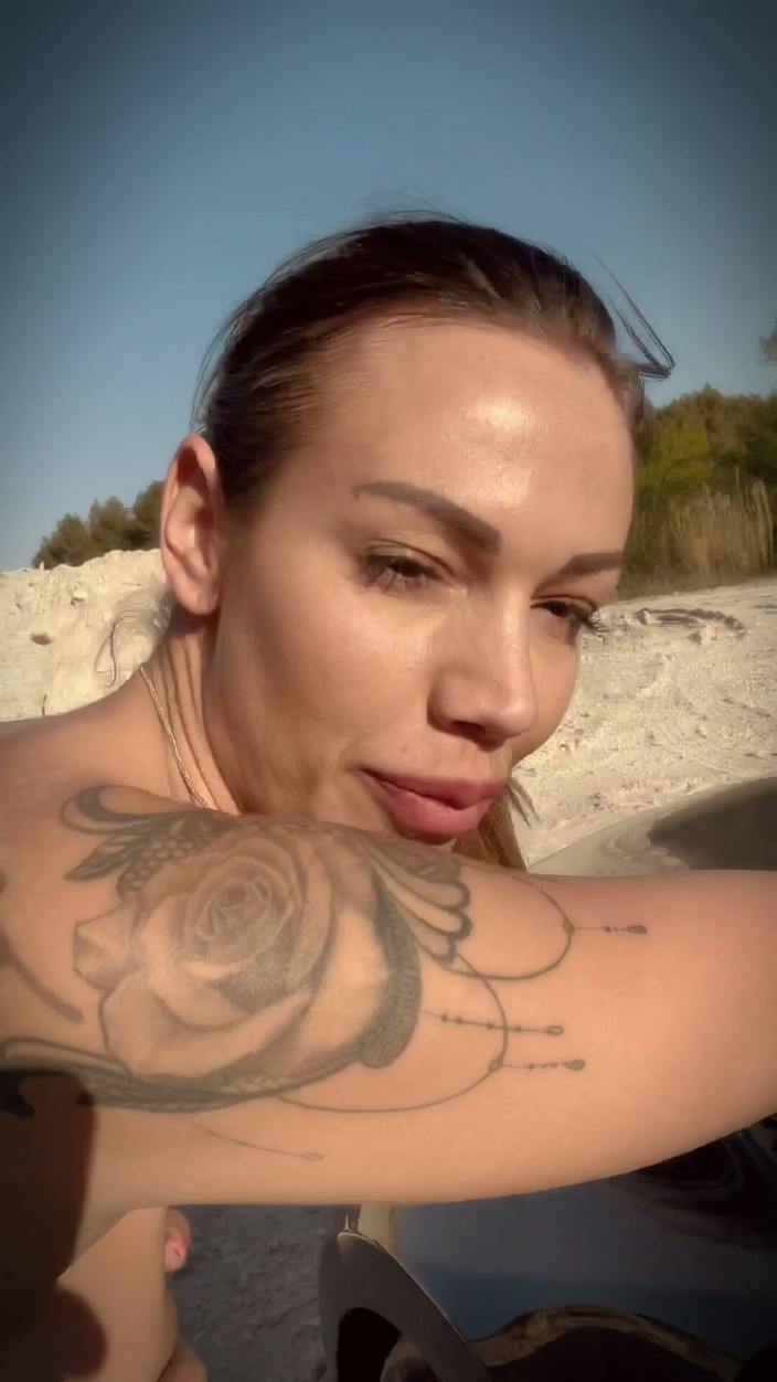 Emilie Jolie: До біса виставку на машині