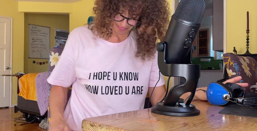 VibeWithMommy: Ролевая игра АСМР: Признание жены в измене. Heres a Live хлопаю меня, делая мою самую первую ролевая игра АСМР! Пожалуйста, дайте мне знать, если Y