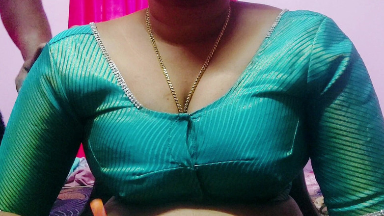 Desi Mohini: Bhabhi Ấn Độ mới kết hôn bộ ngực to làm tình thô...