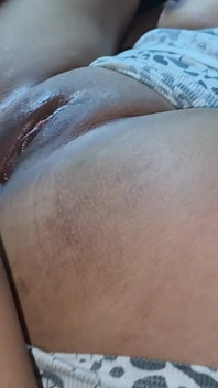 이 일은 제가 의붓여동생과 침대를 함께 쓰고 있을 때 일어났습니다