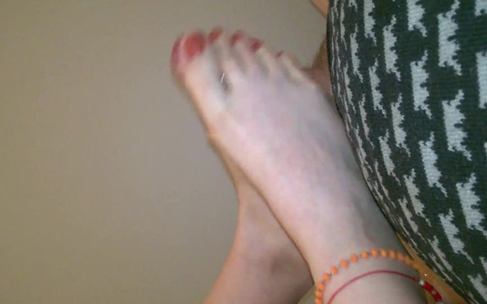 Footjobfantasy: Onu ayaklarımla mastürbasyon yapmaktan zevk alıyorum! Ayak parmaklarımın arasına boşalıyor
