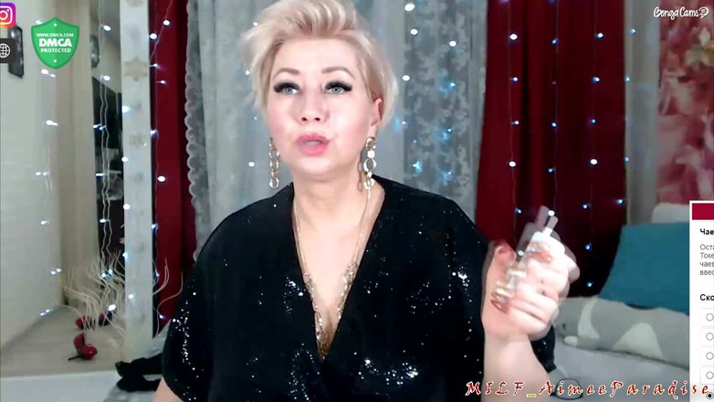 AimeeParadise: Sly zralá děvka Aimeeparadise dělá selfie porno photoset ... ))