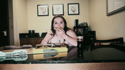 SexyNEBBW: Pizza grows my belly and ass